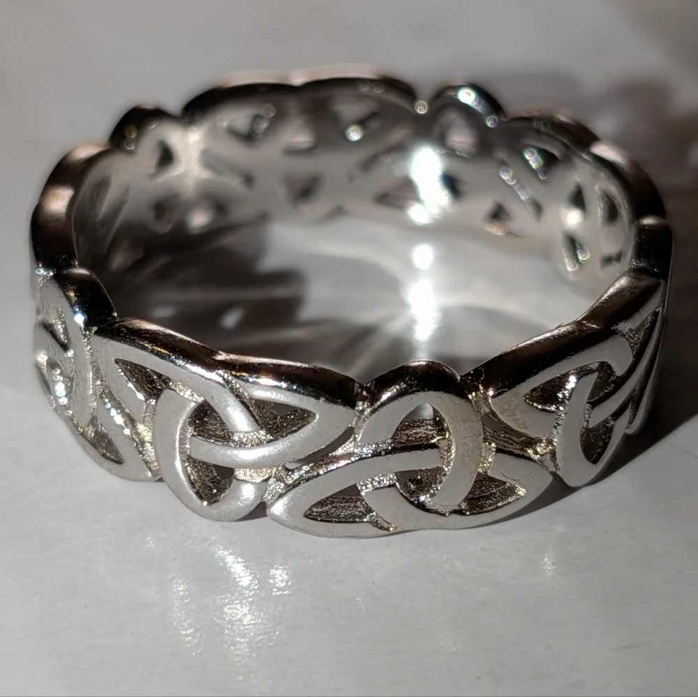 925 Sterling silver unisex elegant Celtic Hollow trinity Knot ring sz 8